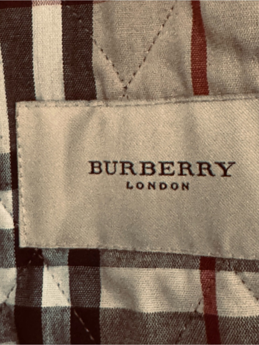 Burberry quilted jacket in Women's size M in Great Condition - Picture 7 of 14